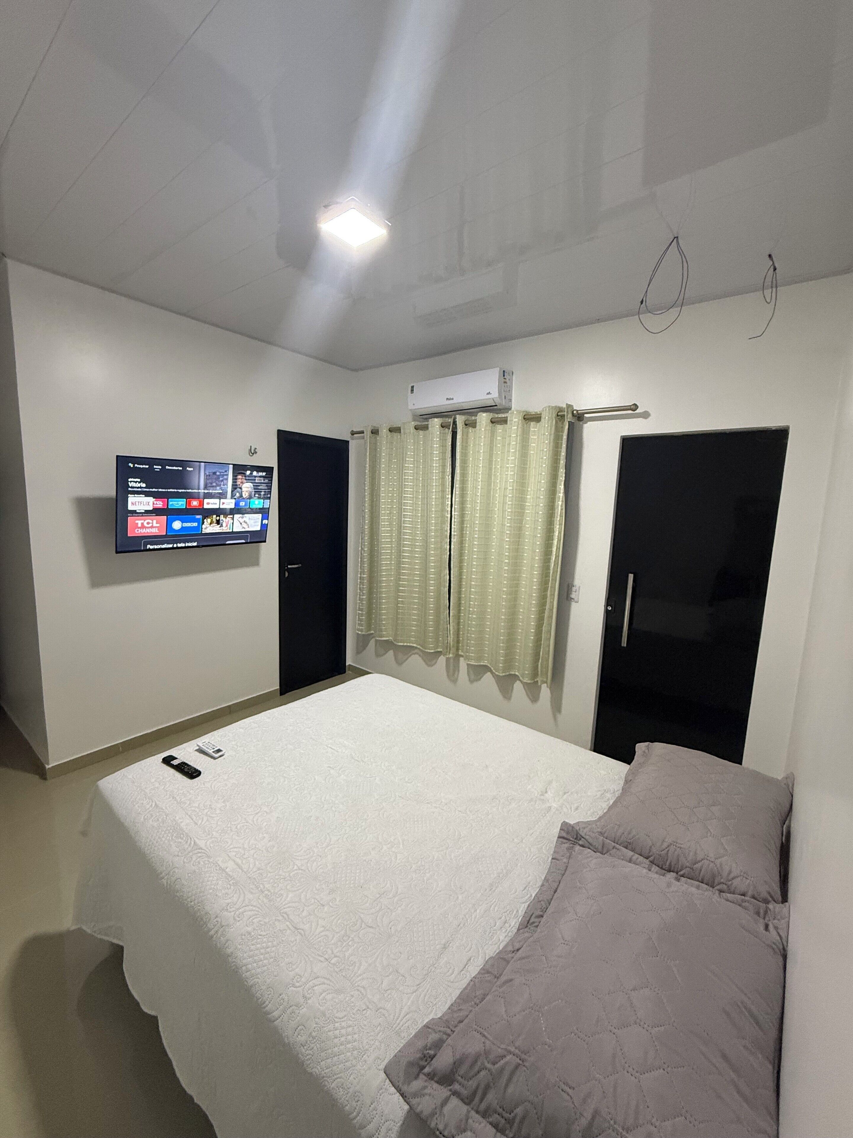 4 quartos, acesso à internet, roupa de cama