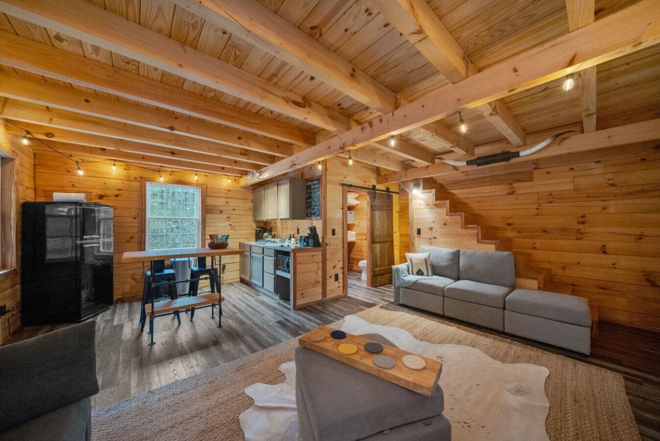 Televisión y chimenea 