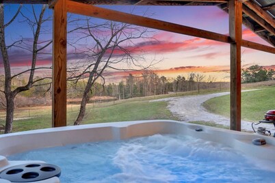 Stunning Views with Private Hot Tub