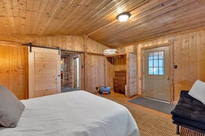 2 soverom, skrivebord, wi-fi (inkludert) og sengetøy