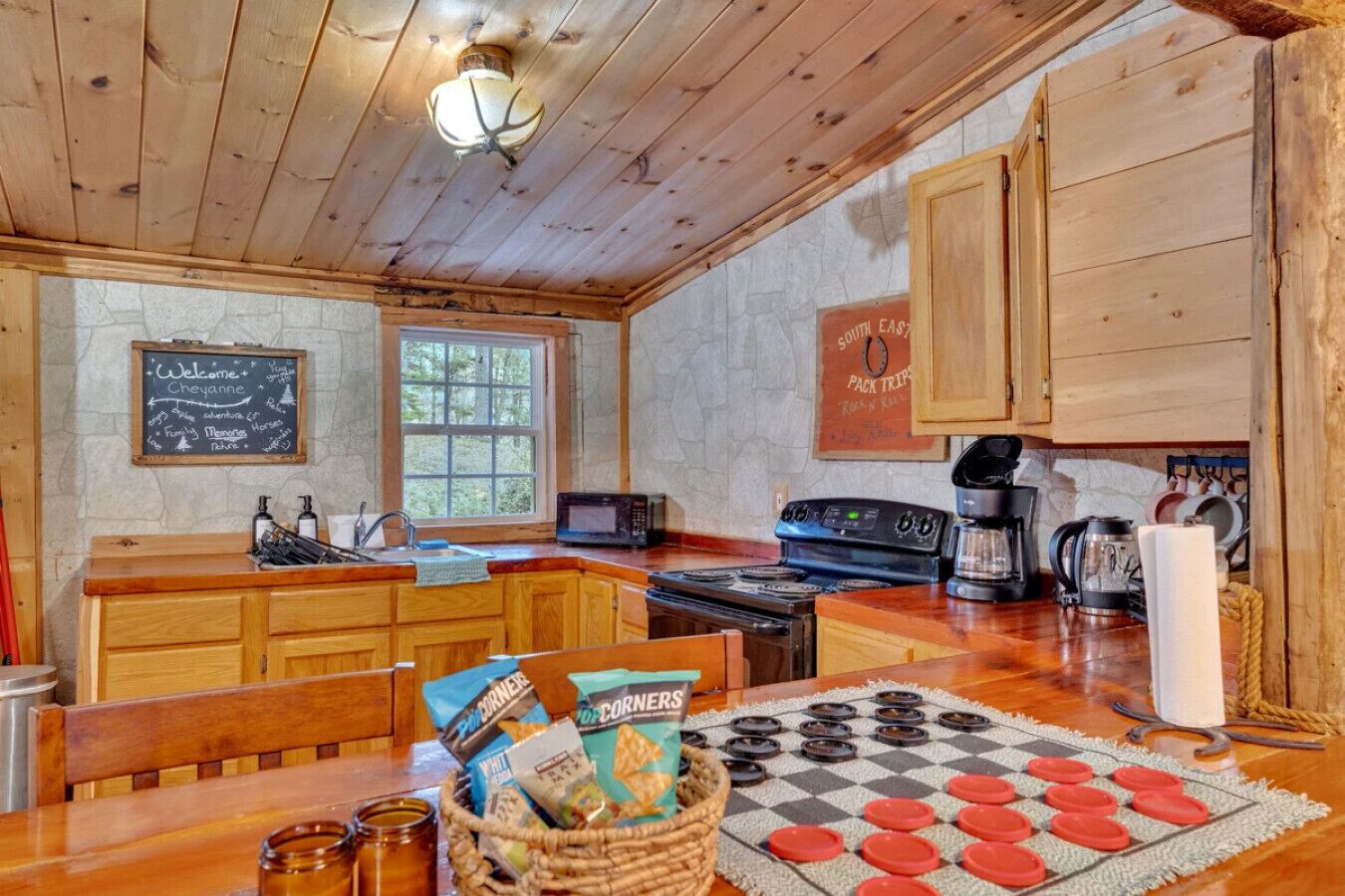Fridge, stovetop, coffee/tea maker, toaster