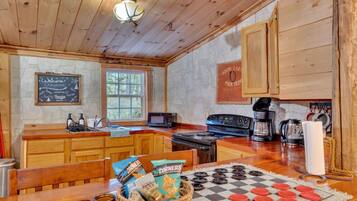 Fridge, stovetop, coffee/tea maker, toaster