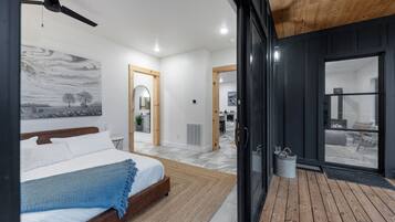 1 habitación, tabla de planchar con plancha, wifi gratis y ropa de cama