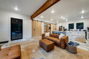 テレビ、書庫、ステレオ