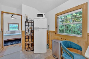 Fridge, stovetop, coffee/tea maker