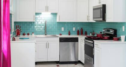 Little Paris 5 BR entire house - University Heights