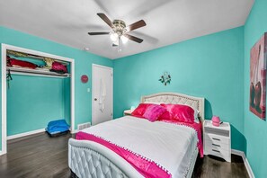 5 bedrooms, WiFi, bed sheets