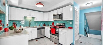 Little Paris 5 BR entire house - University Heights