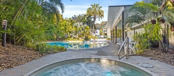 Baden 38 - Rainbow Shores. Pool. Tennis Court. Walk to beach