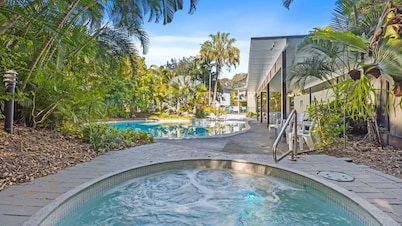 Baden 38 - Rainbow Shores. Pool. Tennis Court. Walk to beach