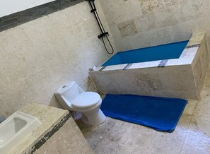 Toalhas de banho, papel higiênico