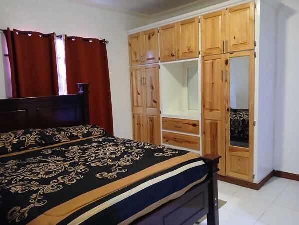 2 bedrooms, iron/ironing board, WiFi, bed sheets