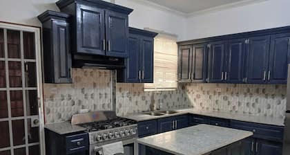 Charming one or two room apartment , with AC, Close proximity of Ogle Airport.