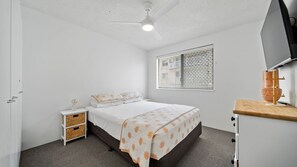 2 bedrooms, iron/ironing board, free WiFi, bed sheets