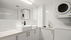 Unclassified image, 2 of 14, button - Lindomare Unit 10, 11 Orvieto Tce, Kings Beach (Kings Beach)