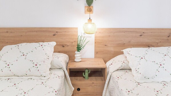 2 bedrooms, iron/ironing board, WiFi