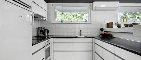 Fridge, dishwasher, coffee/tea maker