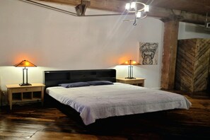 1 bedroom, desk, iron/ironing board, free WiFi - Stylish Loft City & River Views! (Detroit)