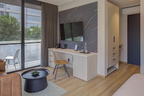 Business Suite, City View | Room amenity