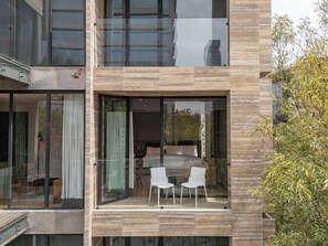 Business Suite, City View | Street view