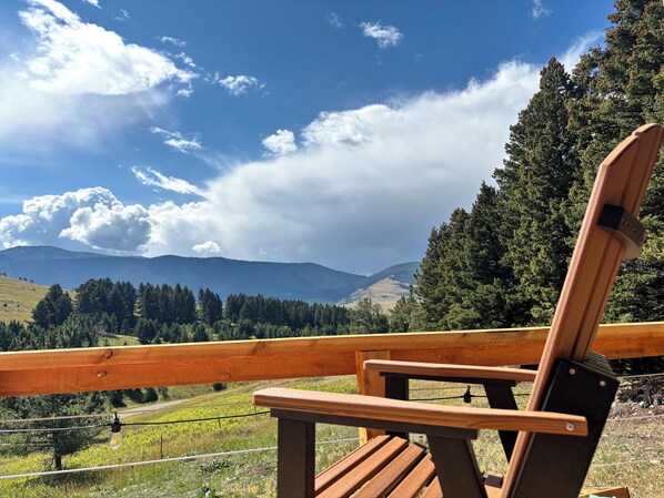 Property grounds - Peaceful Acres – Quiet Western Themed Retreat & Outdoor Fun (Raynesford)