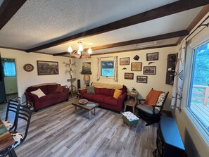 Smart-TV, Kamin, Bücher