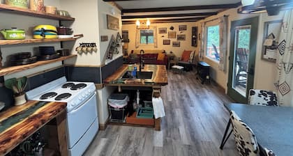 Peaceful Acres – Quiet Western Themed Retreat & Outdoor Fun