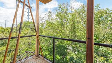 Deluxe Studio Suite, 1 Katil Raja (King), Courtyard View | Balkoni