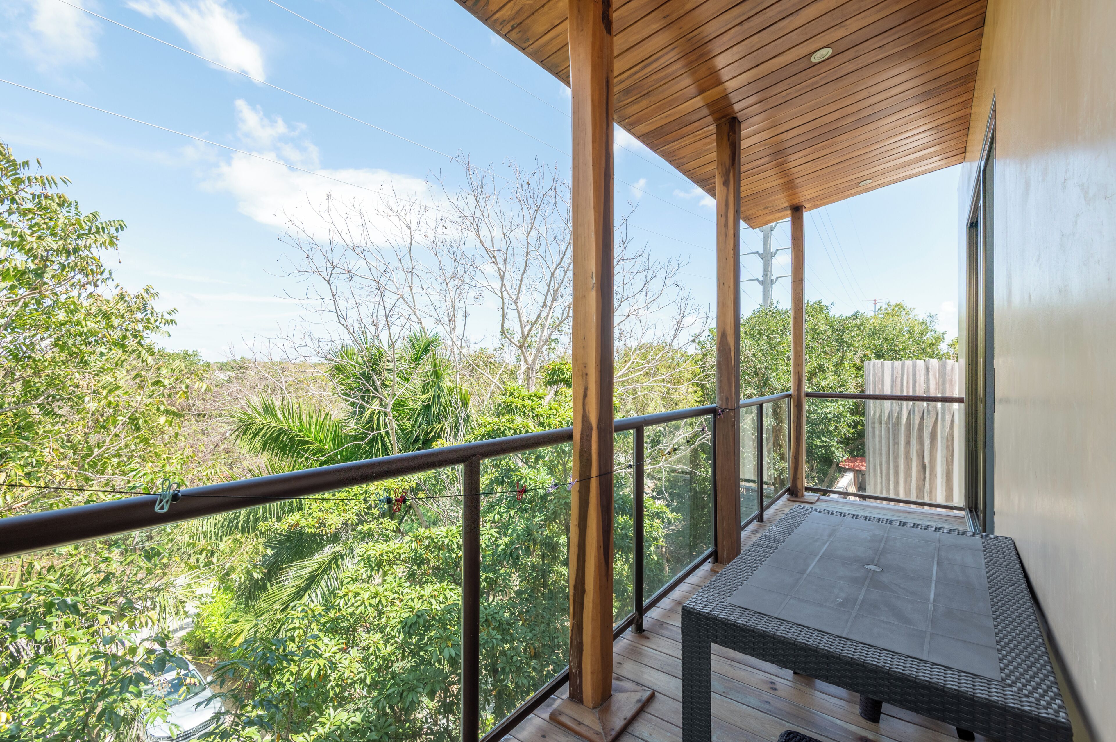 华丽开间套房, 1 张特大床, 庭院景观 | 阳台