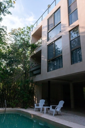 2 outdoor pools