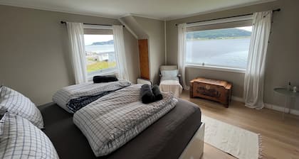 Fabulous 4-bedroom villa with AC in Møre og Romsdal, boat available