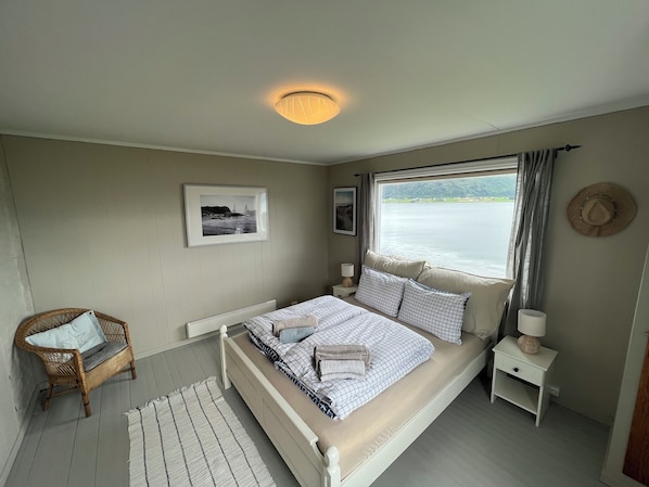 4 habitaciones, tabla de planchar con plancha, wifi y ropa de cama 