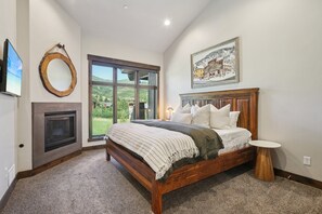 2 bedrooms, in-room safe, desk, iron/ironing board