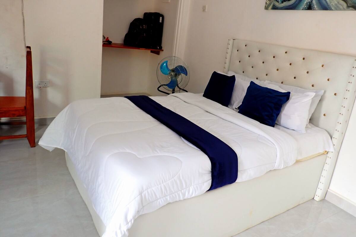Comfort Double Room, Bay View | Laptop workspace, free WiFi