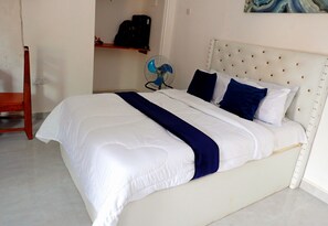 Comfort-Doppelzimmer, Buchtblick | Laptopgeeigneter Arbeitsplatz, kostenloses WLAN