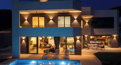 New, villa Bond Dubrovnik, beautiful sea view near beach with heated pool