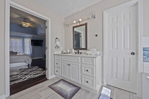 4 quartos, acesso à internet, roupa de cama