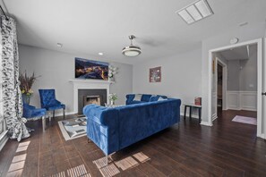 Living area -  Your Home away from Home. Luxurious 4 bedroom 2.5 bathroom. (Jonesboro)