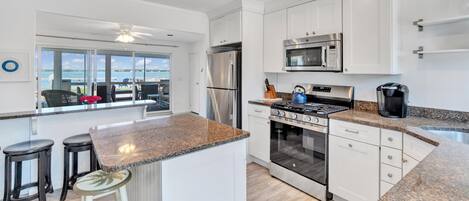 Frigorífic, microones, forn i placa de cuina