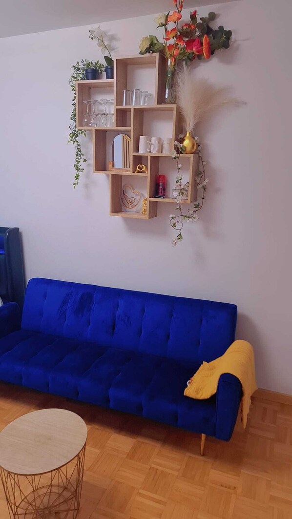 TV - Quiet, comfortable studio 1 minute from the tramway (La Courneuve)