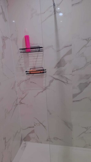 Hair dryer, towels, soap, toilet paper - Quiet, comfortable studio 1 minute from the tramway (La Courneuve)