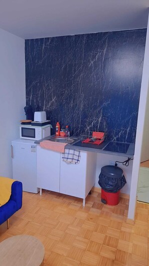 Microwave, stovetop - Quiet, comfortable studio 1 minute from the tramway (La Courneuve)