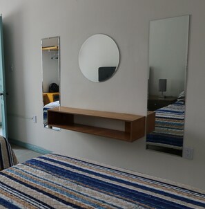 1 chambre, coffres-forts dans les chambres, bureau