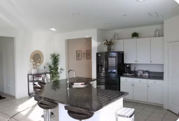 Mikrowelle, Ofen, Herdplatte, Geschirrspüler