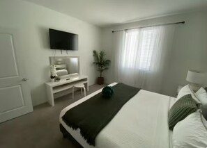 5 bedrooms, iron/ironing board, WiFi, bed sheets