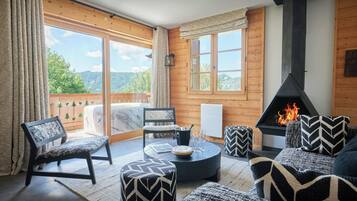 TV, fireplace, stereo