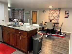 Dining - Cozy Casa in Newnan (Newnan)