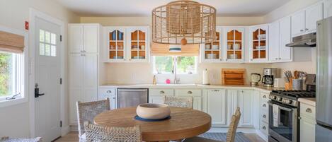 Oven, stovetop, dishwasher