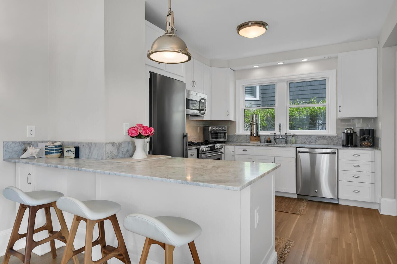 Micro-ondes, four, plaque de cuisson, lave-vaisselle