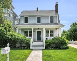 Exterior - 4BR Rumson Cottage with Back Porch Water Views, Steps to Beach & Town (Rumson)